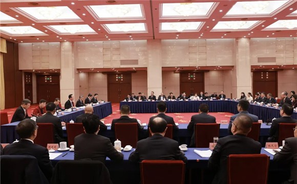 王浩與省政協港澳華僑委員、列席省兩會的港澳臺僑代表人士座談